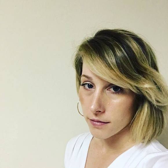 Meet your Posher, Nicole - Picture 1 of 1